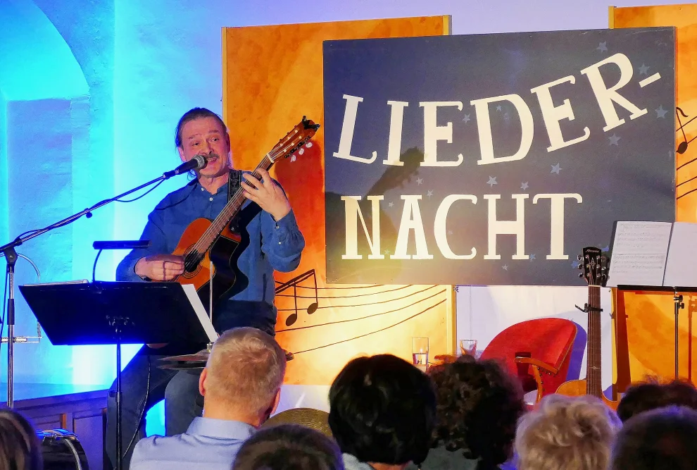 Erlös der 10. Zschopauer Liedernacht geht nach Chemnitz - Bei der 10. Zschopauer Liedernacht stand unter anderem Olaf Stellmäcke aus Haselbach auf der Bühne. Foto: Andreas Bauer