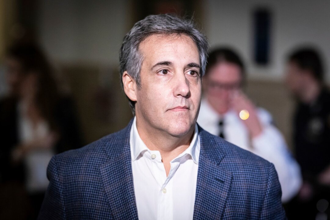Showdown im Trump-Prozess: Kronzeuge Cohen wohl vor Aussage - Michael Cohen wird als zentrale Figur gesehen, um eine direkte Verbindung zwischen Trump und Schweigegeldzahlungen an einen Pornostar herzustellen.