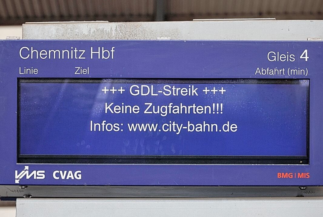 Spontaner Streik: GDL stoppt City-Bahn-Dienste - Heute begann um 8 Uhr ein Streik der Gewerkschaft Deutscher Lokomotivführer (GDL), der den Betrieb der City-Bahn Chemnitz lahmlegt. (Foto: Harry Härtel)