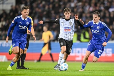 0:0 in Ulm: Schalke holt ersten Punkt unter van Wonderen - Maurice Krattenmacher war Ulms auffälligster Spieler.