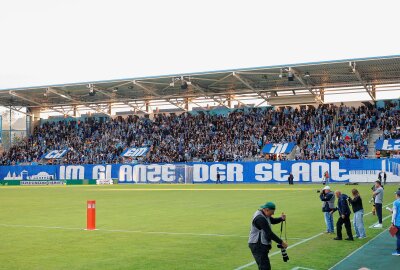 0:1 gegen Chemie: CFC mit neuen Trainer weiter sieglos - CFC vs. BSG Chemie Leipzig. CFC- Fans in der Südkurve. Foto: Harry Härtel