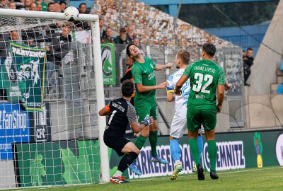 0:1 gegen Chemie: CFC mit neuen Trainer weiter sieglos - CFC vs. BSG Chemie Leipzig. Stress vor dem Leipziger Tor. Foto: Harry Härtel