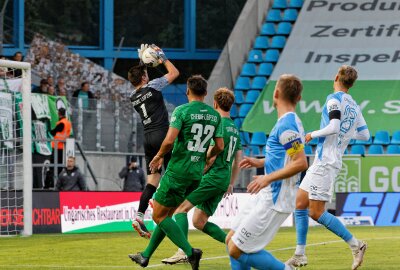 0:1 gegen Chemie: CFC mit neuen Trainer weiter sieglos - CFC vs. BSG Chemie Leipzig. Torwart Benjamin Bellot in Aktion. Foto: Harry Härtel