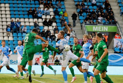 0:1 gegen Chemie: CFC mit neuen Trainer weiter sieglos - CFC vs. BSG Chemie Leipzig. vlnr: Julian Weigel und Robert Zickert. Foto: Harry Härtel