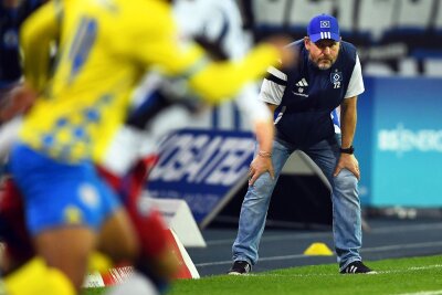 1:3 in Braunschweig: HSV in der Krise - HSV-Trainer Steffen Baumgart am Spielfeldrand.