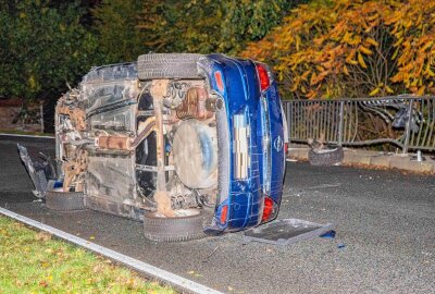 1,68 Promille: Alkohol-Fahrt ohne Führerschein endet auf der Seite - Am Sonntag kam es zu einem schweren Unfall, bei dem das Fahrer in einer Kurve die Kontrolle verlor. Es wurden 1,68 Promille festgestellt. Foto: xcitepress/Thomas Baier