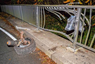 1,68 Promille: Alkohol-Fahrt ohne Führerschein endet auf der Seite - Am Sonntag kam es zu einem schweren Unfall, bei dem das Fahrer in einer Kurve die Kontrolle verlor. Es wurden 1,68 Promille festgestellt. Foto: xcitepress/Thomas Baier