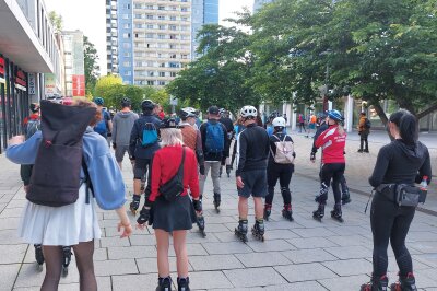 1. Chemnitzer Nachtskaten trotzt Regenwolken - Das 1. Chemnitzer Nachtskaten 2024 war ein voller Erfolg.