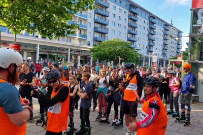 1. Chemnitzer Nachtskaten trotzt Regenwolken - Das 1. Chemnitzer Nachtskaten 2024 war ein voller Erfolg.