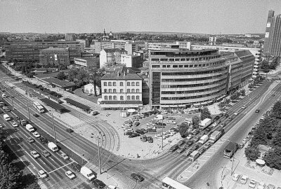 10 Jahre "Smac": Museum feiert mit besonderem Programm - Das Smac feiert 2024 seinen 10. Geburtstag. Hier im Bild sieht man eine alte Aufnahme des Kaufhauses Schocken aus dem Jahr 1993. Foto: Harry Härtel Archiv