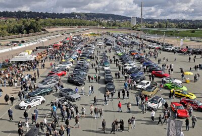 10. Lärmtag der Saison: Actionreiches Grip Fan-Fest begeistert Besucher - Sehen und gesehen werden im Fahrerlager und auf der Strecke. Foto: Andreas Kretschel