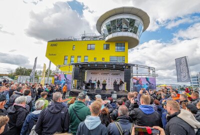 10. Lärmtag der Saison: Actionreiches Grip Fan-Fest begeistert Besucher - Vor der Bühne war es immer gut gefüllt. Foto: Andreas Kretschel