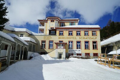 100 Jahre "Der Zauberberg" - Mit Hans Castorp durch Davos - Hier geht's zur Schlittelbahn: Hotelgäste können sich kostenfrei Schlitten ausleihen und ins Tal sausen.