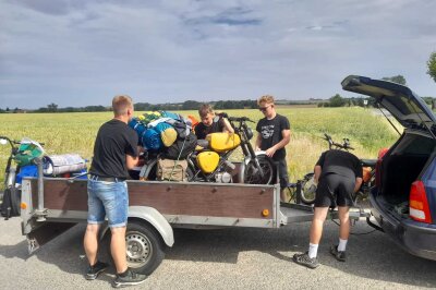 1000 Kilometer Roadtrip zur Ostsee: Sechs Freunde auf der Simson - Gleich zu Beginn gab es einen herben Dämpfer: Ein Kolbenfresser nach gerade mal 20 Kilometern.