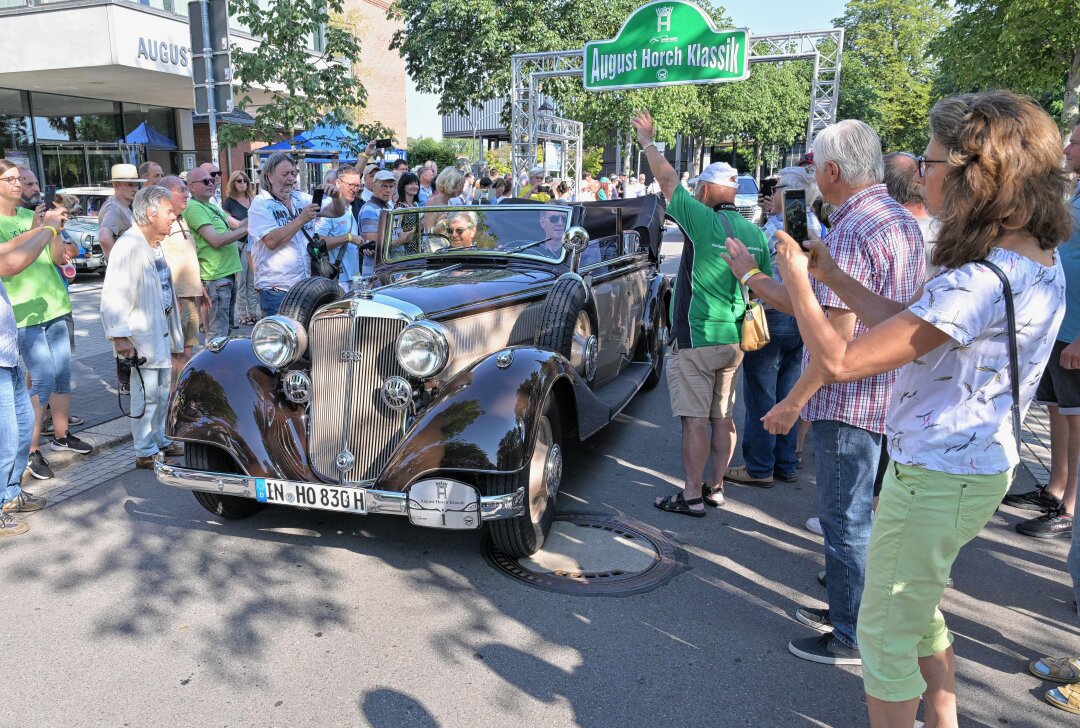 12. August-Horch-Klassik war ein Erfolg - Für die Horch-Klassik haben Oldtimer-Fahrer ihre Schmuckstück aus der Garage geholt. Foto: Ralf Wendland