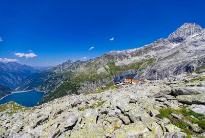 125 Jahre Plauener Hütte: Saisonstart im Zillertal! - Die Plauener Hütte in den Zillertaler Alpen ist seit 125 Jahren in Plauener Hand. Foto: Oliver Orgs / Pressebüro Repert