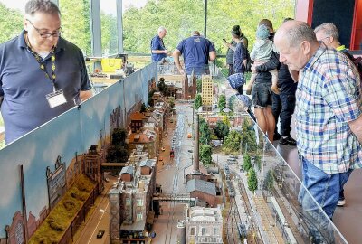 130 Jahre Straßenbahn: Größte Modellbahnschau Europas - Hier gibt's die ersten Bilder von der größten Modell-Straßenbahn-Ausstellung Europas, die Samstag und Sonntag in Plauen stattfindet. Foto: Karsten Repert