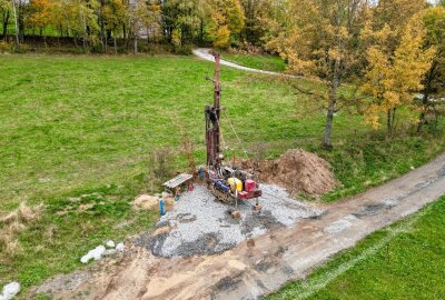 14 Tage Hoffen und Bangen: Freunde im Ungewissen über das Schicksal des vermissten Erzgebirgers - Ein Bohrgerät der Wismut befindet sich nur wenige hundert Meter vom Stollen entfernt. Foto: Daniel Unger