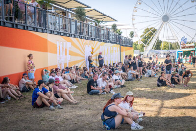 15. Highfield Festival am Störmthaler See hat begonnen - Impression vom Start des Highfield Festivals am Freitag. Foto: Christian Grube