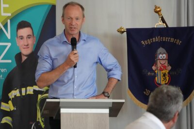 150 Jahre Feuerwehr in Chemnitz Wittgensdorf: Großer Festumzug begeistert - Die Feuerwehr steht für Schutz, Gemeinschaft und die selbstlose Bereitschaft, in Notlagen Leben und Eigentum zu retten.