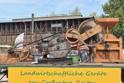 190 Teilnehmer beim Bulldog-und Nutzfahrzeug-Treffen in Niederwürschnitz - Beim Bulldog-, Schlepper- und Nutzfahrzeug-Treffen waren Gerätschaften aus Großvaters Zeiten zu sehen. Foto: Ramona Schwabe