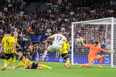 2:0-Führung verspielt: Dortmund verliert 2:5 bei Real Madrid - Spiel gedreht: Lucas Vázquez bringt Real in Führung.