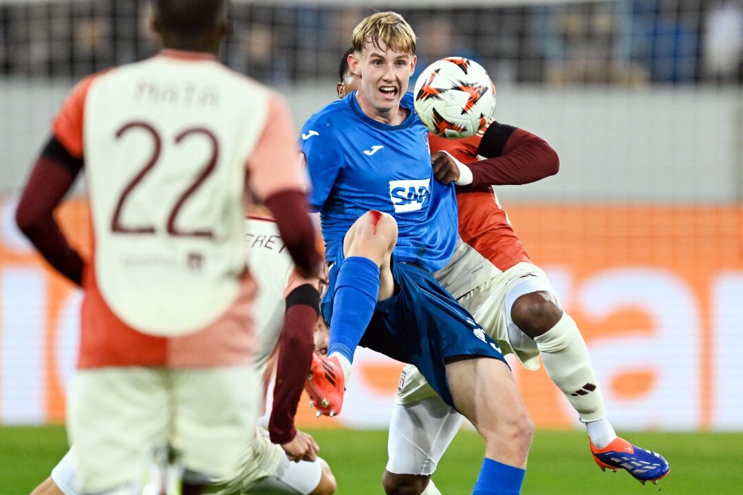 2:2 gegen Lyon: Verrückte Nachspielzeit in Hoffenheim - Schwieriges Durchkommen: Hoffenheims Talent Max Moerstedt.