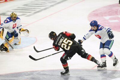 2:6 gegen Slowakei: DEB-Team enttäuscht bei Deutschland Cup - Deutschland hat nach dem 2:6 die Slowakei keine Chance auf den Titel beim Deutschland Cup.