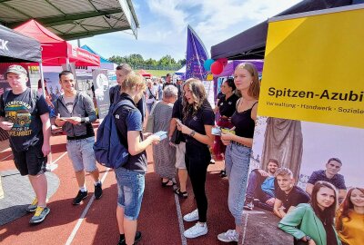 2.900 Neugierige: Das war die größte Ausbildungsmesse aller Zeiten - Hier gibt's Impressionen von der 16. Ausbildungsmesse im Plauener Vogtlandstadion. Fotos: Karsten Repert