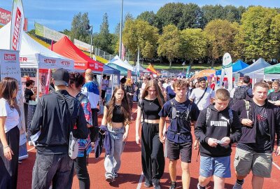 2.900 Neugierige: Das war die größte Ausbildungsmesse aller Zeiten - Hier gibt's Impressionen von der 16. Ausbildungsmesse im Plauener Vogtlandstadion. Fotos: Karsten Repert