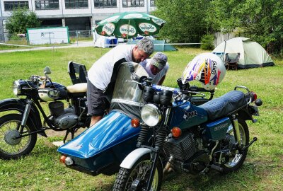 2. Sommertreffen: Drei Finnen erobern auf ihren MZ das Erzgebirge - Viele nutzten die Möglichkeit, vor Ort zu zelten. Foto: Andreas Bauer