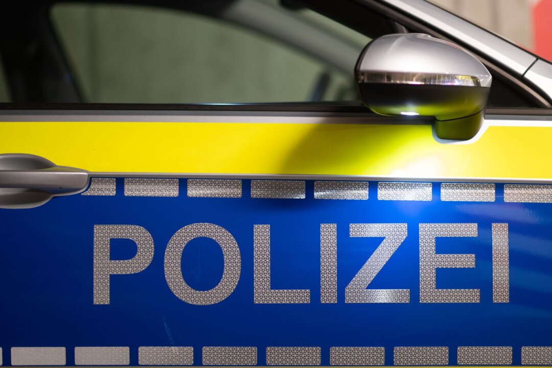 20-Jähriger attackiert Fußgänger mit Hund und Teleskopstock - Ein 20-Jähriger hat in Meißen einen Fußgänger attackiert und schwer verletzt, die Polizei ermittelt. (Symbolbild)