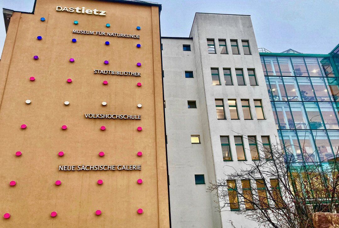 20 Jahre Kulturzentrum Tietz: Besondere Einladung - Naturkundemuseum, Stadtbibliothek, Volkshochschule, Neue Sächsische Galerie, versteinerter Wald - das Tietz ist ein für die Stadt bedeutender Ort der kulturellen Bildung. Foto: Steffi Hofmann