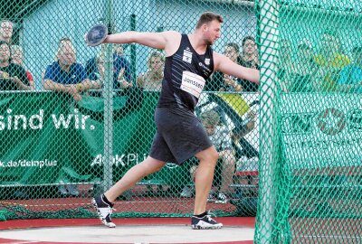 21. Thumer Werfertag bietet Spannung pur - Im Diskuswerfen belegte Olympia-Teilnehmer Jenrik Janssen Platz 1. Foto: Andreas Bauer