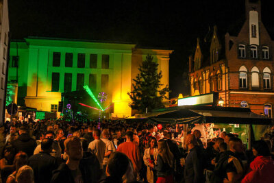 21. Zwickauer Stadtfest im August: Ein absolutes Highlight in der Schumannstadt - Impressionen vom Zwickauer Stadtfest 2023 - im Bild: Clubhaus Crimmitschau on tour - Bühne Peter-Breuer-Straße