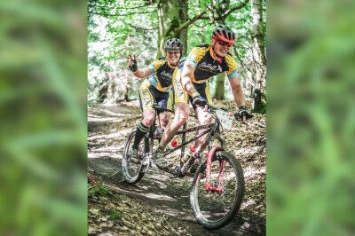 24 Stunden im Tandem-Sattel: Chemnitzer Duo trotzt Wurzeln, Wetter und Nacht beim Heavy24 - Über Stock und Stein - die Stecke rund um den Chemnitzer Stausee geht zum Großteil durch den Wald.