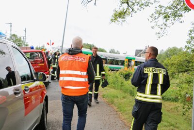 25 Verletzte: Katastrophenübung in Schönberg zeigt Horrorszenario - Horrorszenario: Ein PKW mit vier Personen prallt gegen einen Zug. Fotos: Simone Zeh