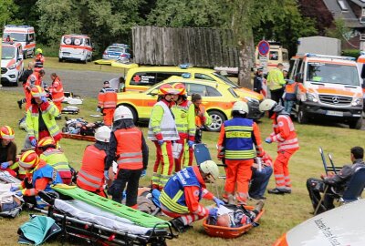 25 Verletzte: Katastrophenübung in Schönberg zeigt Horrorszenario - Gut 130 Leute vom Rettungsdienst und Katastrophenschutz waren im Einsatz. Foto: Simone Zeh