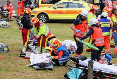 25 Verletzte: Katastrophenübung in Schönberg zeigt Horrorszenario - Gut 130 Leute vom Rettungsdienst und Katastrophenschutz waren im Einsatz. Foto: Simone Zeh