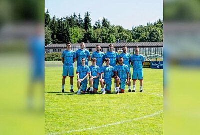 27. Fußball-Feriencamp in Schöneck begeistert 60 Teilnehmer - Das Trainerteam aus Schöneck. Foto: Krauß Event - Fabian Noack