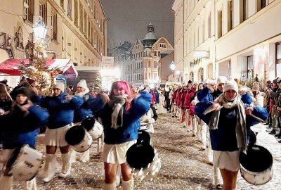 27 Tage Weihnachtsmarkt: Zauberhafte Adventszeit in Plauen - Der Plauener Weihnachtsmarkt hat 27 Tage geöffnet. Hier gibt es Erinnerungen aus dem vergangenen Jahr. Foto: Karsten Repert