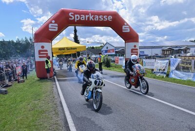 27. Zschorlauer Dreieck: Einstiger WM-Held war an der Strecke dabei - Beim Zschorlauer Dreieck waren sieben Klassen ausgeschrieben. Foto: Ralf Wendland