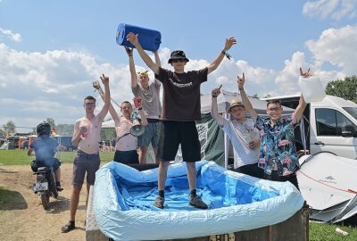 3.000 Camper bei Simson-Treffen in Zwickau: Jugend feiert den DDR-Kult - Beim Simson-Treffen in Zwickau ist richtig was los gewesen. Foto: Ramona Schwabe