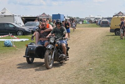 3.000 Camper bei Simson-Treffen in Zwickau: Jugend feiert den DDR-Kult - Beim Simson-Treffen in Zwickau ist richtig was los gewesen. Foto: Ramona Schwabe