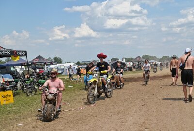 3.000 Camper bei Simson-Treffen in Zwickau: Jugend feiert den DDR-Kult - Beim Simson-Treffen in Zwickau ist richtig was los gewesen. Foto: Ramona Schwabe