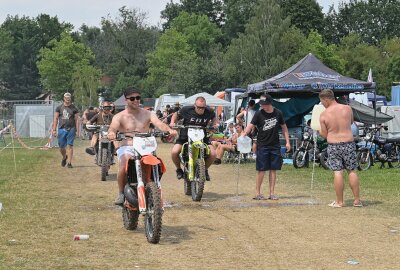 3.000 Camper bei Simson-Treffen in Zwickau: Jugend feiert den DDR-Kult - Beim Simson-Treffen in Zwickau ist richtig was los gewesen. Foto: Ramona Schwabe