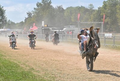 3.000 Camper bei Simson-Treffen in Zwickau: Jugend feiert den DDR-Kult - Beim Simson-Treffen in Zwickau ist richtig was los gewesen. Foto: Ramona Schwabe