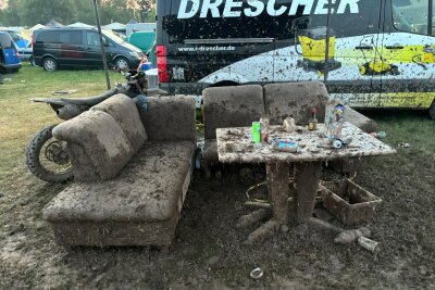 3.000 Camper bei Simson-Treffen in Zwickau: Jugend feiert den DDR-Kult - Impressionen vom Simsontreffen auf dem Flugplatzgelände in Zwickau.