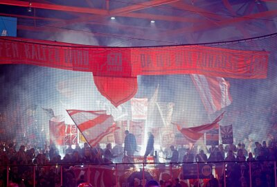 3:1! Eispiraten feiern Derbysieg gegen Selb - ETC Heine Kurve vor dem Spiel. Foto: Andreas Kretschel