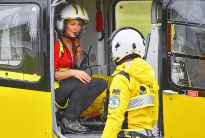 3. Bergretter-Fantag in Ramsau: Fans aus ganz Europa erwartet - Rettungsärztin Katharina Strasser fliegt zum Einsatz. Foto: Maik Bohn/Archiv